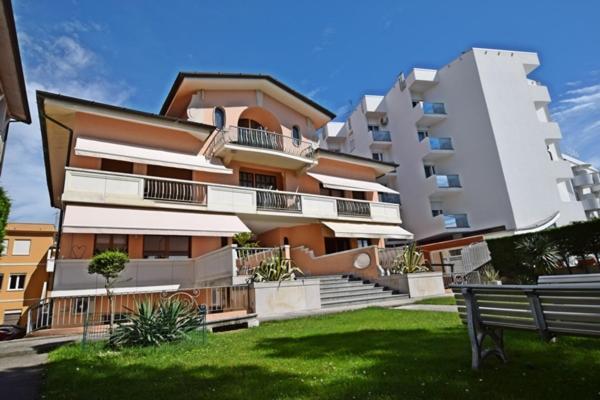Villa Lory Линяно Сабиадоро Екстериор снимка